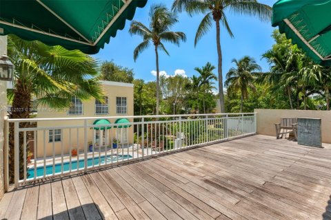 Casa en venta en Miami, Florida, 5 dormitorios, 428.37 m2 № 1759039 - foto 28