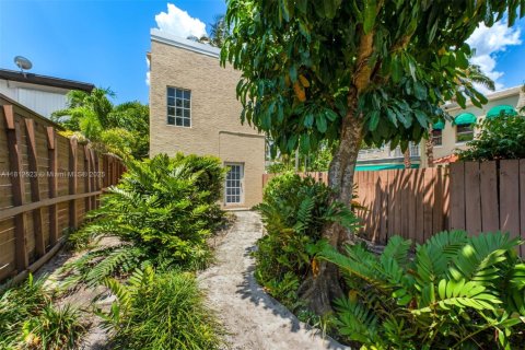 Casa en venta en Miami, Florida, 5 dormitorios, 428.37 m2 № 1759039 - foto 6