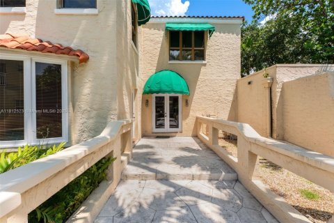Casa en venta en Miami, Florida, 5 dormitorios, 428.37 m2 № 1759039 - foto 12