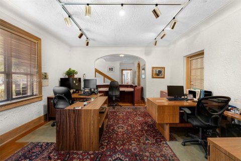 Casa en venta en Miami, Florida, 5 dormitorios, 428.37 m2 № 1759039 - foto 25