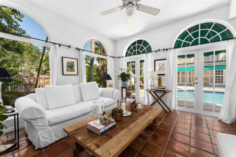 Casa en venta en Miami, Florida, 5 dormitorios, 428.37 m2 № 1759039 - foto 7