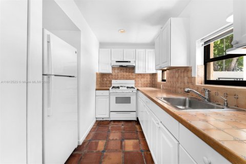 Casa en venta en Miami, Florida, 5 dormitorios, 428.37 m2 № 1759039 - foto 17