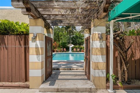 Casa en venta en Miami, Florida, 5 dormitorios, 428.37 m2 № 1759039 - foto 23