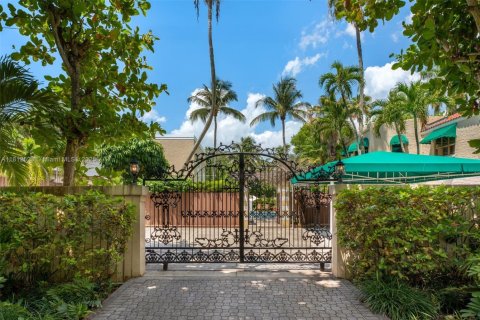 Casa en venta en Miami, Florida, 5 dormitorios, 428.37 m2 № 1759039 - foto 20