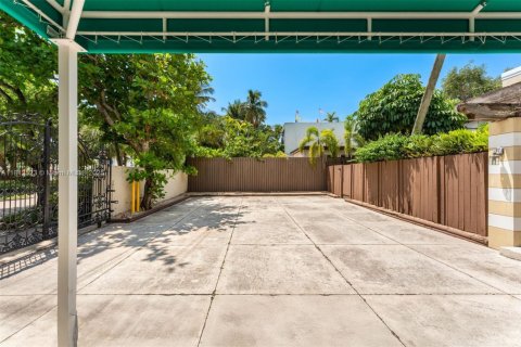 Casa en venta en Miami, Florida, 5 dormitorios, 428.37 m2 № 1759039 - foto 22