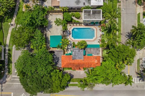 Casa en venta en Miami, Florida, 5 dormitorios, 428.37 m2 № 1759039 - foto 30