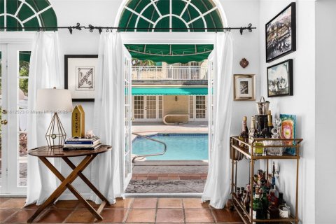 Casa en venta en Miami, Florida, 5 dormitorios, 428.37 m2 № 1759039 - foto 8