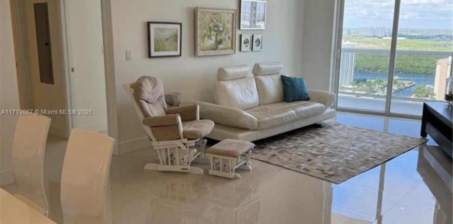 Кондоминиум с 2 спальнями в Санни-Айлс-Бич, Флорида № 1940263