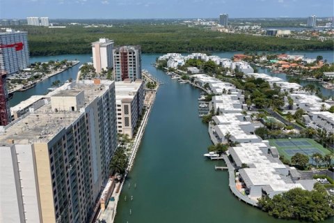 Купить кондоминиум в Санни-Айлс-Бич, Флорида 2 спальни, 133.31м2, № 1940263 - фото 15