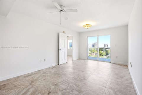 Copropriété à louer à Miami, Floride: 2 chambres, 126.16 m2 № 1966230 - photo 8