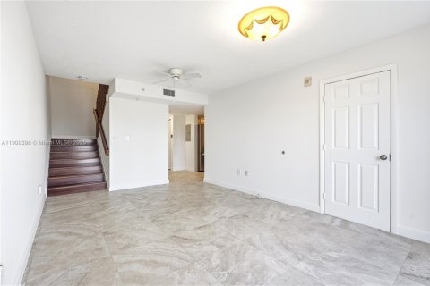 Copropriété à louer à Miami, Floride: 2 chambres, 126.16 m2 № 1966230 - photo 4