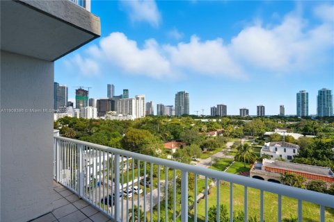 Copropriété à louer à Miami, Floride: 2 chambres, 126.16 m2 № 1966230 - photo 2