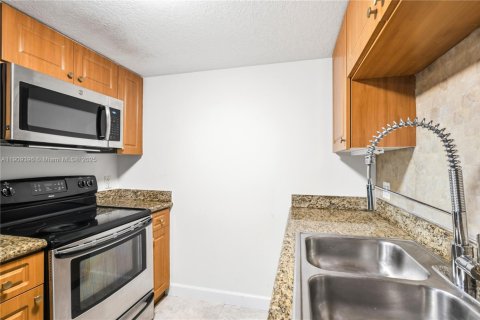 Copropriété à louer à Miami, Floride: 2 chambres, 126.16 m2 № 1966230 - photo 6