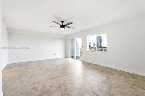 Copropriété à louer à Miami, Floride: 2 chambres, 126.16 m2 № 1966230 - photo 10