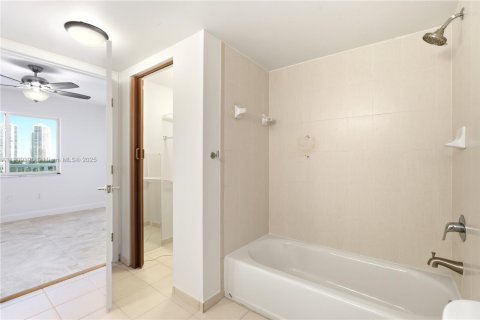 Copropriété à louer à Miami, Floride: 2 chambres, 126.16 m2 № 1966230 - photo 19