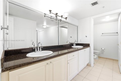 Copropriété à louer à Miami, Floride: 2 chambres, 126.16 m2 № 1966230 - photo 15