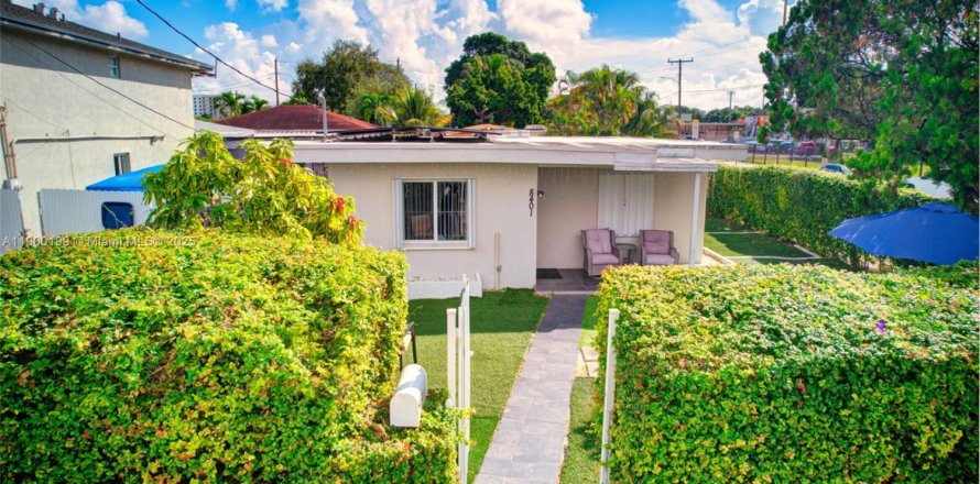 Casa en Miami, Florida 3 dormitorios, 118.08 m2 № 2017107