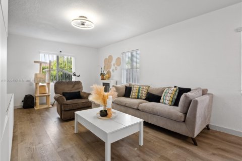 Casa en venta en Miami, Florida, 3 dormitorios, 118.08 m2 № 2017107 - foto 16