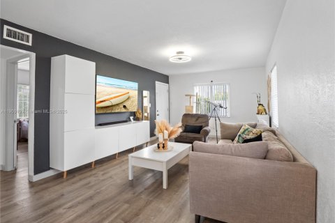 Casa en venta en Miami, Florida, 3 dormitorios, 118.08 m2 № 2017107 - foto 15