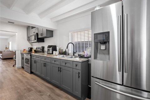 Casa en venta en Miami, Florida, 3 dormitorios, 118.08 m2 № 2017107 - foto 11