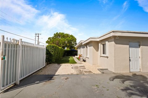 Casa en venta en Miami, Florida, 3 dormitorios, 118.08 m2 № 2017107 - foto 3