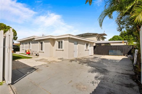 Casa en venta en Miami, Florida, 3 dormitorios, 118.08 m2 № 2017107 - foto 2