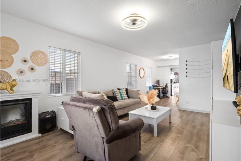 Casa en venta en Miami, Florida, 3 dormitorios, 118.08 m2 № 2017107 - foto 17