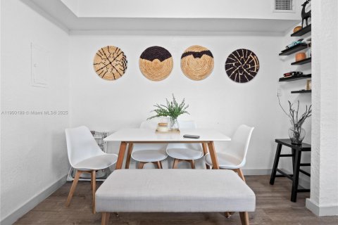 Casa en venta en Miami, Florida, 3 dormitorios, 118.08 m2 № 2017107 - foto 30