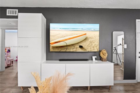 Casa en venta en Miami, Florida, 3 dormitorios, 118.08 m2 № 2017107 - foto 19