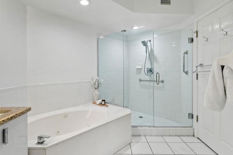 Condo in Sarasota, Florida, 3 bedrooms № 2094286 - photo 21