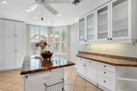 Condo in Sarasota, Florida, 3 bedrooms № 2094286 - photo 12
