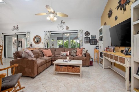 Condo in DeBary, Florida, 2 bedrooms  № 1911363 - photo 11