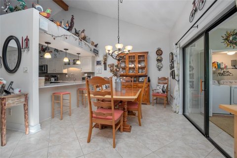Condo in DeBary, Florida, 2 bedrooms  № 1911363 - photo 10