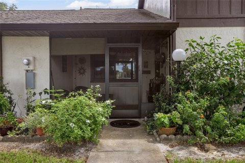 Condo in DeBary, Florida, 2 bedrooms  № 1911363 - photo 2