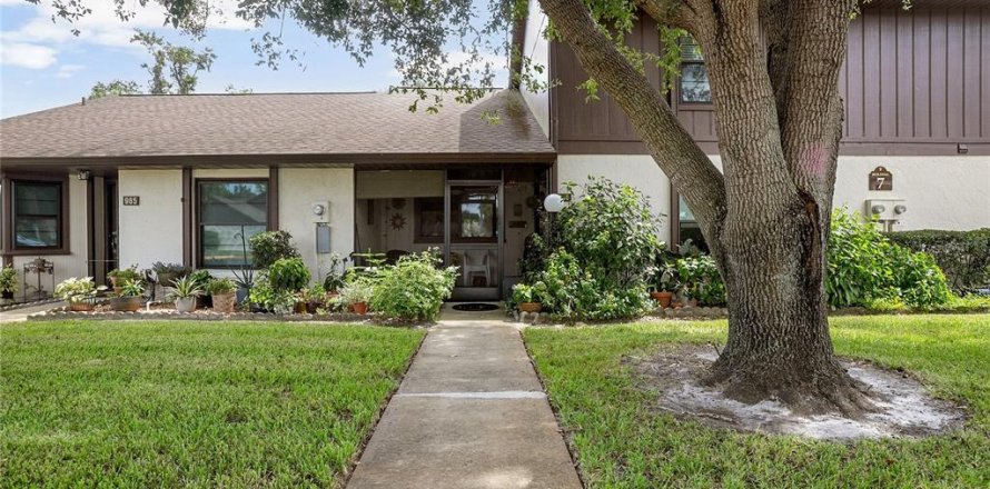Condo in DeBary, Florida, 2 bedrooms № 1911363