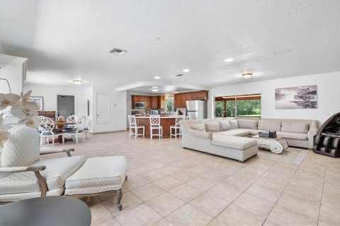 House in Southwest Ranches, Florida 3 bedrooms, 224.92 sq.m. № 2087162 - photo 18