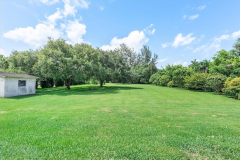 House in Southwest Ranches, Florida 3 bedrooms, 224.92 sq.m. № 2087162 - photo 11