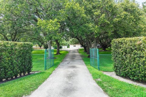 House in Southwest Ranches, Florida 3 bedrooms, 224.92 sq.m. № 2087162