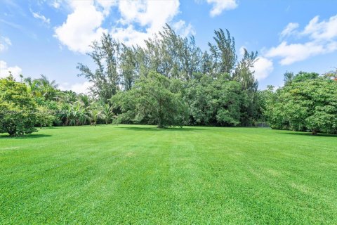 House in Southwest Ranches, Florida 3 bedrooms, 224.92 sq.m. № 2087162 - photo 12