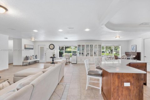 House in Southwest Ranches, Florida 3 bedrooms, 224.92 sq.m. № 2087162 - photo 17