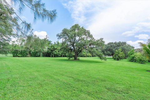 House in Southwest Ranches, Florida 3 bedrooms, 224.92 sq.m. № 2087162 - photo 9