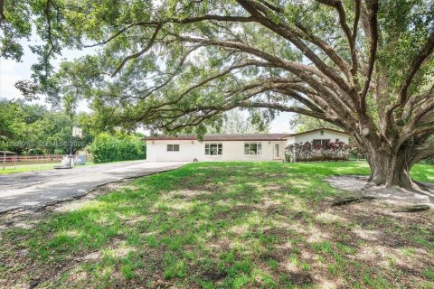 House in Southwest Ranches, Florida 3 bedrooms, 224.92 sq.m. № 2087162 - photo 4