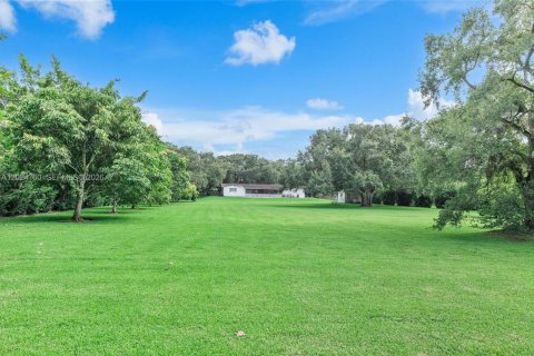 House in Southwest Ranches, Florida 3 bedrooms, 224.92 sq.m. № 2087162 - photo 10