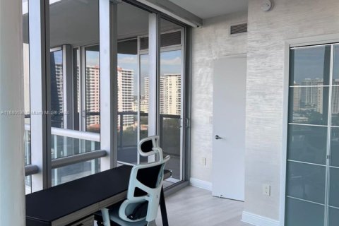 Condo in Sunny Isles Beach, Florida, 3 bedrooms  № 1943139 - photo 14