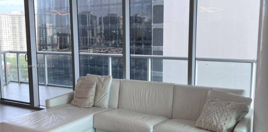 Condo in Sunny Isles Beach, Florida, 3 bedrooms № 1943139