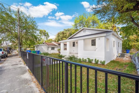 Villa ou maison à vendre à Miami, Floride: 3 chambres, 105.44 m2 № 2049535 - photo 2