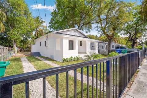 Villa ou maison à Miami, Floride 3 chambres, 105.44 m2 № 2049535