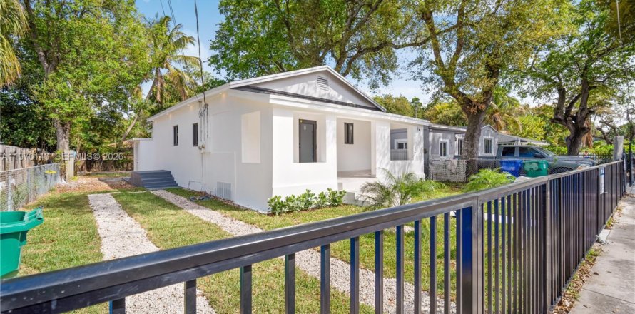 Villa ou maison à Miami, Floride 3 chambres, 105.44 m2 № 2049535