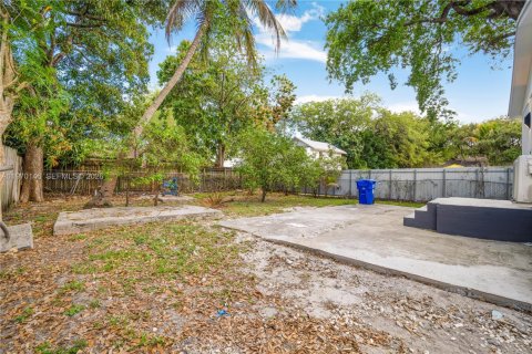 Villa ou maison à vendre à Miami, Floride: 3 chambres, 105.44 m2 № 2049535 - photo 28