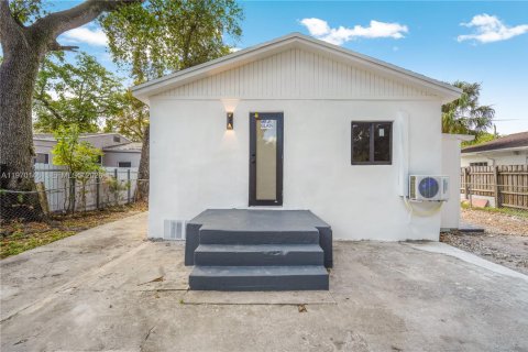 Villa ou maison à vendre à Miami, Floride: 3 chambres, 105.44 m2 № 2049535 - photo 15